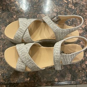 Lucky platform sandals size 8